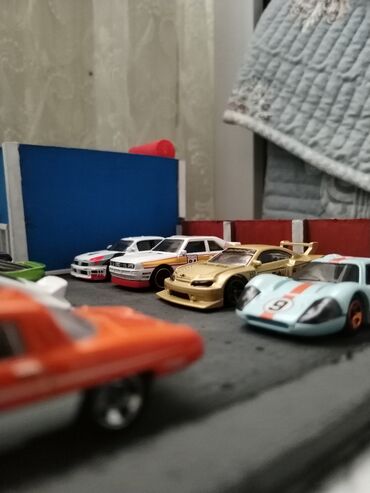 qəpik pullar: Hot wheels qarajı, diorama, maket