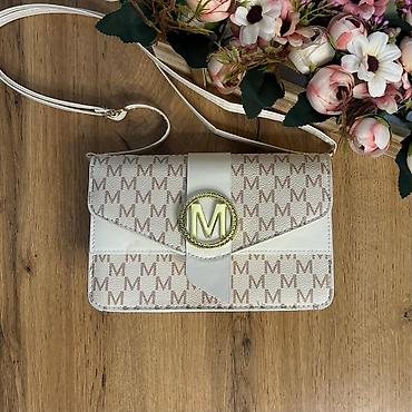 Клатчи: Белая женская сумка-клатч с геометрической стёжкой и декоративной — 4