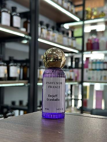 parfum vitrine: Məhsul: Niş və selektiv ətir nümunələri və kompozitları Təsvir: - — 3