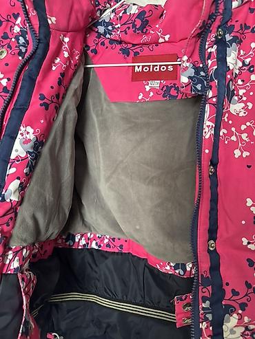 Верхняя одежда: Срочно продается куртка Детская зимняя куртка Moldos, рост 122 см. - — 2