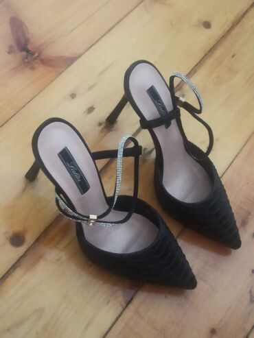 женские классические туфли на танкетке: Туфли, Elle, Размер: 36, цвет - Черный, Новый