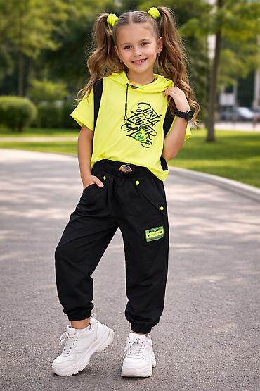 duks s: Teto nov komplet u broju 10 i 14,pantalone su 3/4,prelep model i jako — 1
