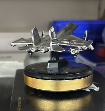 Avtomobil üçün aromatizator: Günəş enerjili avtomobil ətir diffuzoru – dekorativ, fırlanan figurli — 4