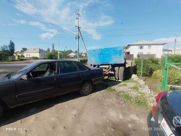 авто набор: Классический седан Audi 100 черного цвета. Модель известна своей