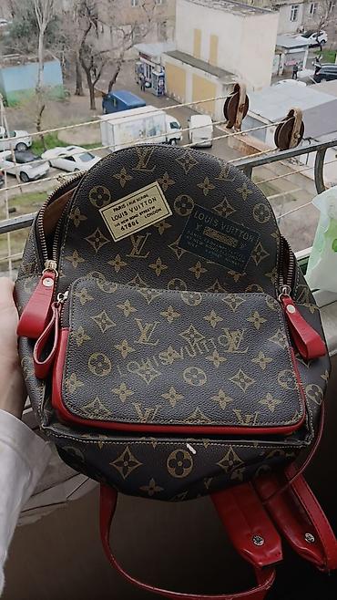 sırt cantası: Louis Vuitton stilində qadın bel-çiyin üçün sırt çantası.Zamok biraz — 1