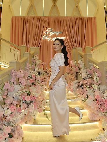 Вечерние платья: Вечернее платье, Коктейльное, Длинная модель, Атлас, С рукавами, Камни, Все размеры — 6