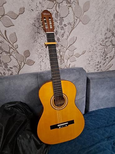 Gitaralar: Valencia klassik gitara + çanta və kapo Məhsulun xüsusiyyətləri: - — 1