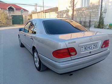 Mercedes-Benz: Mercedes-Benz E 220: 2.2 l | 1997 il Sedan — 5