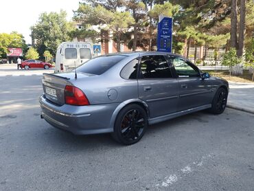 opel ölüxanaları: Opel Vectra: 1.8 l | 2000 il | 365000 km Sedan