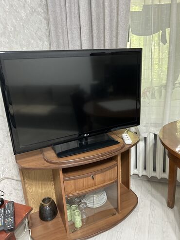 телевизор и подставка для телевизора: Продаю телевизор LG 42d вместе с подставкой. Цена договорная