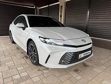 Транспорт: Toyota Camry: 2025 г., 2.5 л, Вариатор, Гибрид, Седан — 2