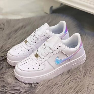 Patike: Nike air force patike

Novo
Brojevi 36 do 46

fb Moja Kupovina 1 — 3