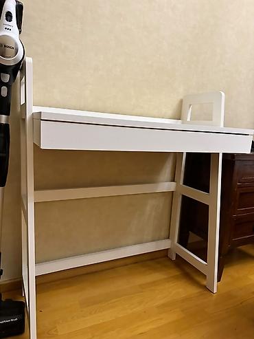 ağ stul: Ağ rəngli həm masa, həm də ofis kreslosu dəsti.Jyskdan alınıb,ideal — 3