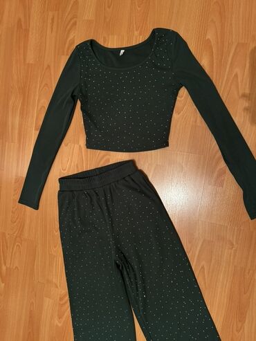 Пиджаки: Dest 15m. Olcu S-M. 1defe geyinilib. Tund yasil reng