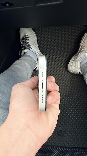 6: IPhone 13, белый цвет срочно - Экран 6.1" Super Retina XDR (OLED) с — 6