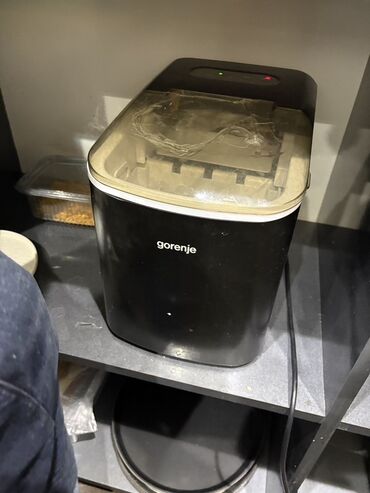 ПО для бизнеса: Gorenje markalı qara rəngli buz hazırlayan maşın. Şəffaf qapağı