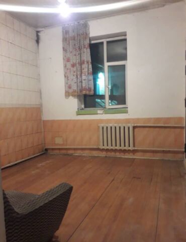 стол для растяжки спины: 1 комната, 17 м², Общежитие и гостиничного типа, 2 этаж, Старый ремонт