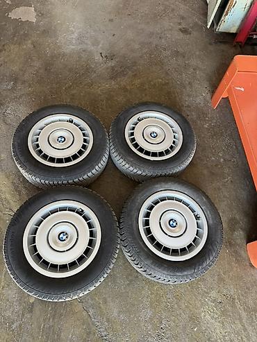 Комплект зимних колес BMW на штампованных дисках R15 - Количество: 4