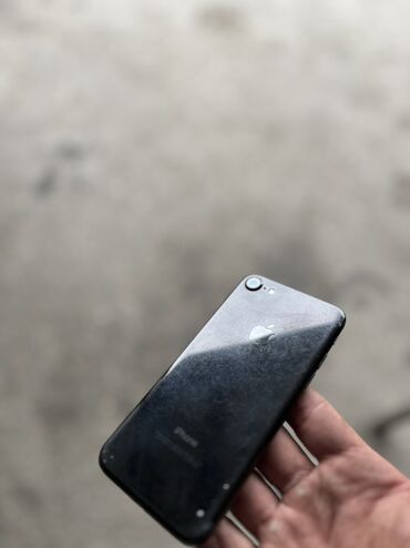iphone 4 satilir: IPhone 7, Qara