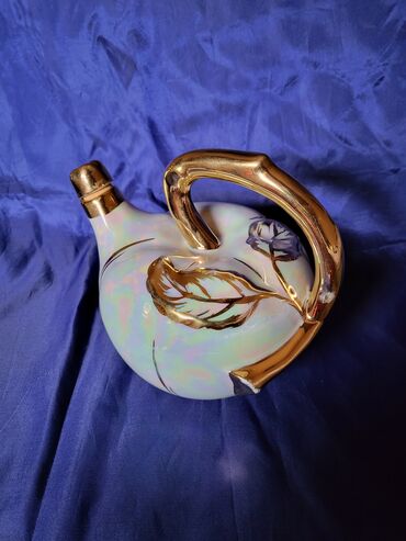 Čajnici: Bokal za zestoko pice,francuski,porcelanski. 70te. Bokal nov — 1