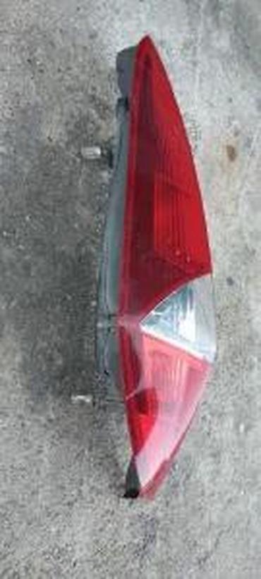 lanac za motor: FIAT PUNTO 3 STOP SVETLO 3 VRATA | Ispravni oba na stanju. Skinuti — 4