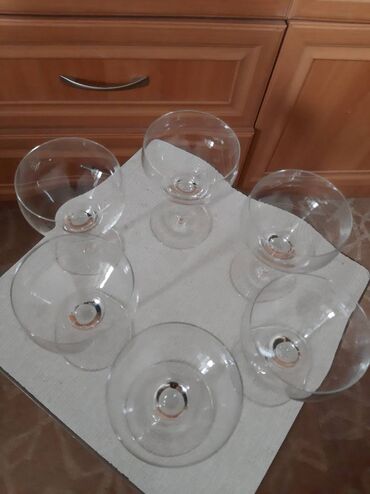 Другие товары для кухни: 1) Продам рюмки хрустальные, маленькие, высотой около 12 см, 5 штук. И — 7