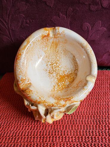 Kuhinjski setovi: Set nov rucni rad iz 80ih. pepeljara i cinija. Rucni rad. rucno — 15