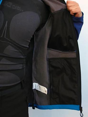 Jakne za prelazni period: Muška softshell jakna brenda Mountain Spirit, dizajnirana u dve — 11