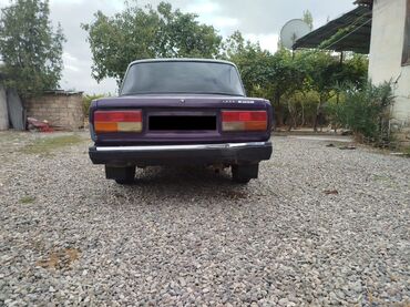 VAZ (LADA): VAZ 2107 (LADA 2107), bənövşəyi rəng. Xarici: - Klassik sedan kuzov — 9