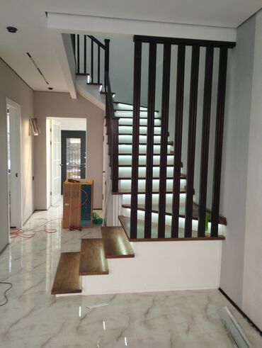 Деревянные лестницы: Деревянная лестница Для дома, Форма лестницы: Много-маршевая, Стиль: Классический — 11