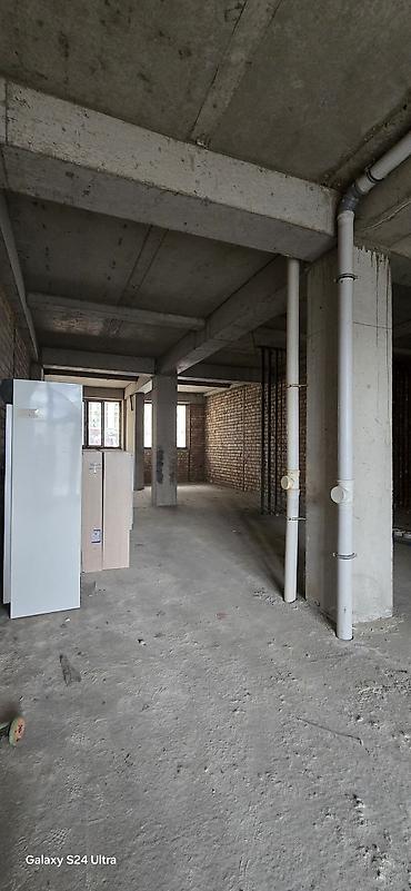 Продажа помещений свободного назначения: Сдаеться коммерческое помещение в жилом доме . 270кв. В районе — 5