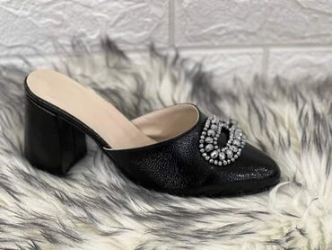 Papuče: 2200din
.
36-40 — 5