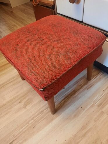 Stolice: Retro tabure,stolica Dimenzije oko 44x44 cm. Visina oko 36 cm Nogice — 4
