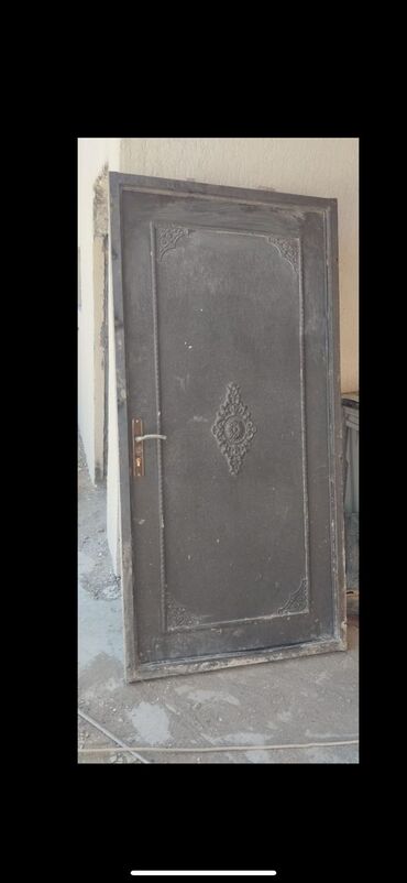 islenmis demir qapilar: Железо Входная дверь
