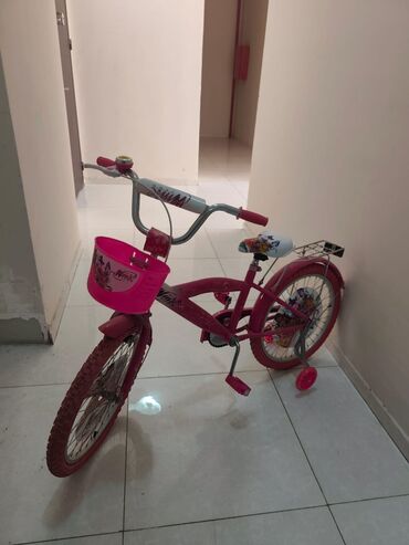 İdman velosipedləri: Uşaq velosipedi – qızlar üçün, çəhrayı rəngdə Xüsusiyyətlər: -