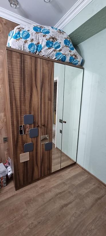 Geniş paltar şkafı Mebel yenidir. Köçlə baglı satılır. Mebel yeni
