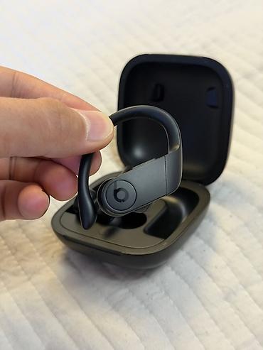 отдаю: Beats Powerbeats Pro — полностью беспроводные спортивные наушники с — 1