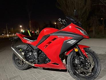 прямотое: Kawasaki спортбайк в ярком красном цвете. Особенности и оснащение: - — 2