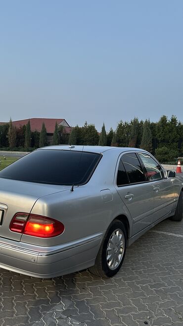 уплотнительная резина: Mercedes-Benz E-Class: 2001 г., 3.2 л, Автоматтык, Бензин, Седан