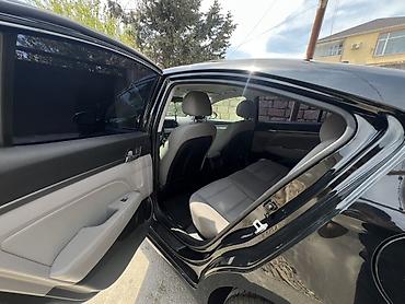 Hyundai: Hyundai Elantra: 2 l | 2018 il Sedan — 2
