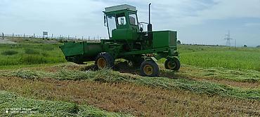 235 50 16: Yaşıl rəngli özünüidarə edən biçən-kəsən (swather/windrower) kənd — 2