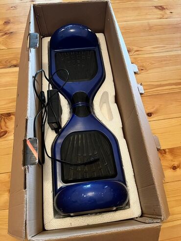 самокат баку: Göy rəngli, iki təkərli, elektrikli hoverboard. Platformanın üzərində
