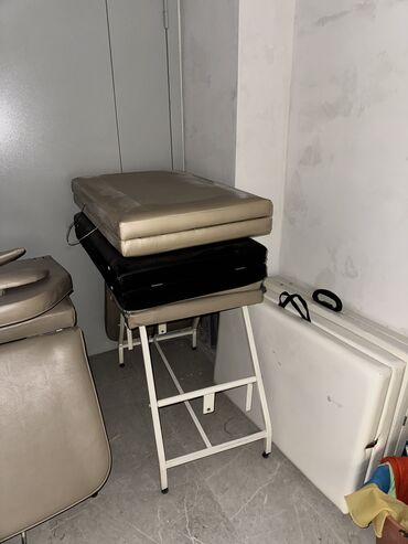 мебель для аптеки бу: Продаю кушетки и стулья на колесиках
Состояние нормальное
