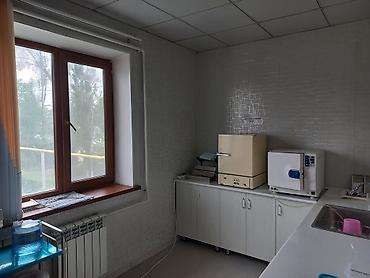 the level: Аренда офисов, 400 м², В административном здании, 1 линия, С оборудованием, С отдельной кухней — 2