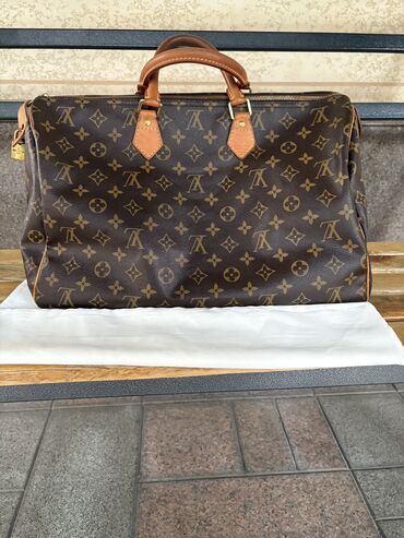 кольцо с бриллиантом бишкек цена: Классикалык сумка, Louis Vuitton, Италия, Материалы: Нукура булгаары, Сыдырмалуу, Унисекс, Колдонулган