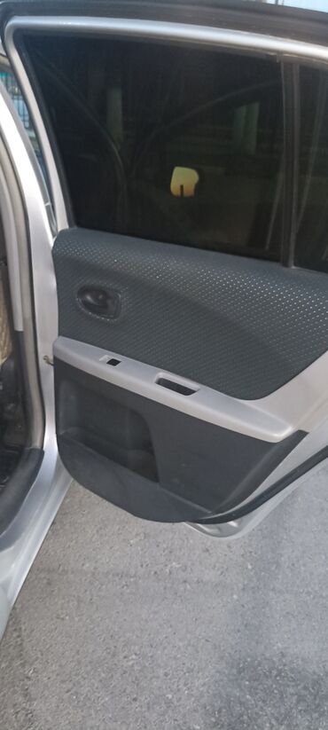 Toyota: Toyota Vitz: 2005 г., 1 л, Вариатор, Бензин, Хэтчбэк — 16