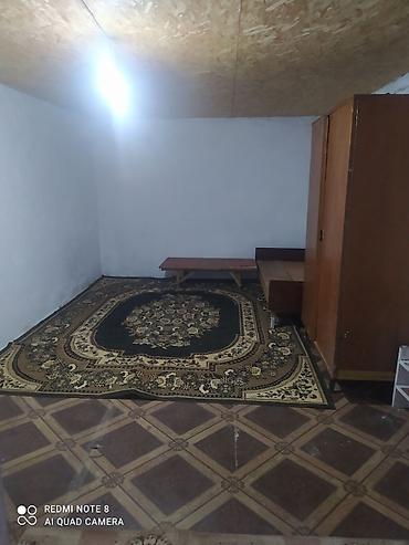 Сдается небольшая комната в отдельностоящем строении. - Площадь одной