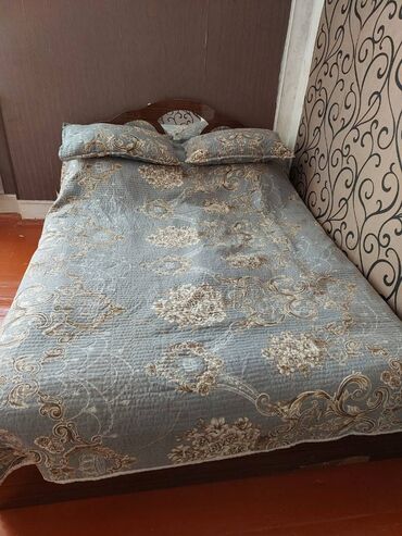 tek neferlik yataq gence: Taxt satilir. Orta veziyyetdedir. Ölçüsü 1.60×2 Yun dosekle bir yerde