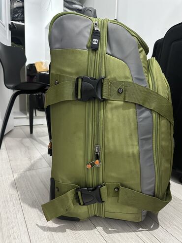 Чемоданы: 1 чемодан 45/80-2500 сом состояние отличное 2 чемодан-рюкзак 35/70 — 5