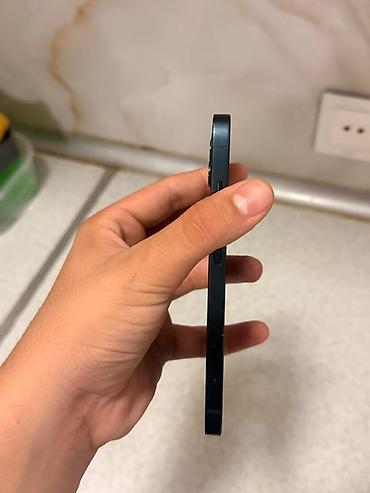 iphobe 13: IPhone 13, Qara — 4
